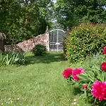 Chateau De Buffavent Bed and breakfast